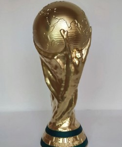 37 Cm Boy Dünya Kupası Gold Kaplama Gerçek Boyut Messi Qatar Futbol (PRENİUM ÜRÜN 500gr )