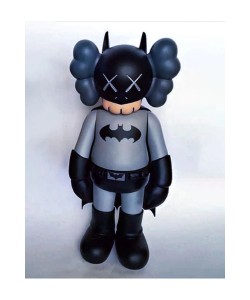 Kaws Batman Figür Boyalı Büyük Boy 20 cm