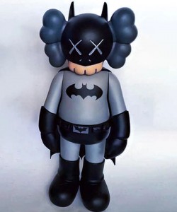 Kaws Batman Figür Boyalı Büyük Boy 20 cm